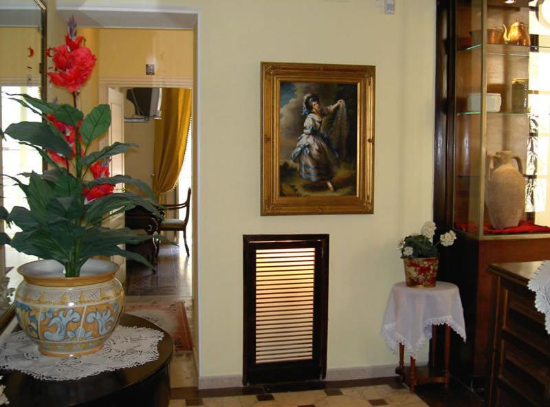 Aurora Hotel